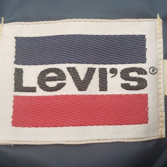 VINTAGE 70s Or 80s Levi's Womens Down Filled Winter Coat Beautiful Gray Color